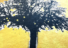 Load image into Gallery viewer, Oak Tree Gold Moon Hlow